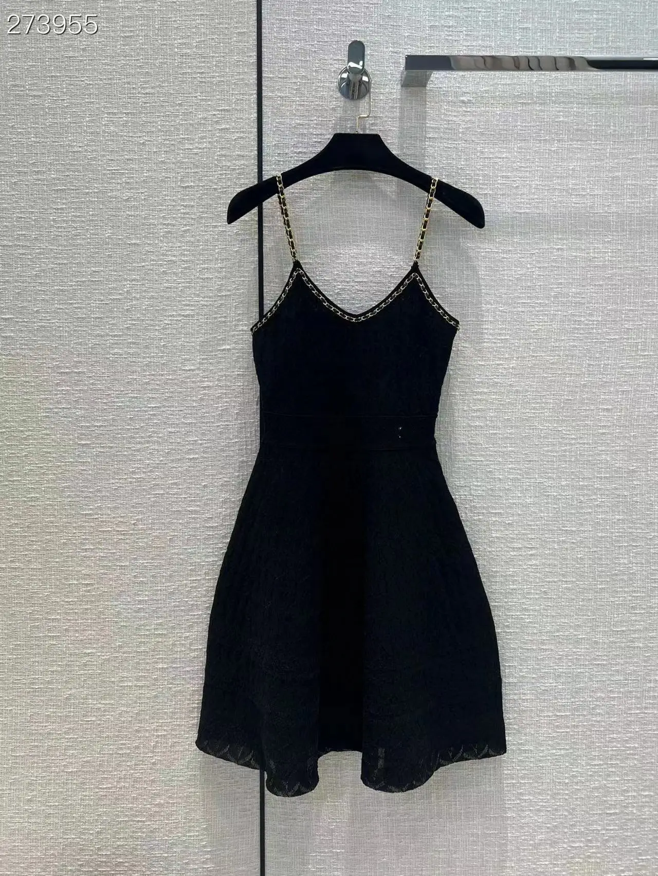 2022 Summer Women's Runway Designer Vintage Solid Black Dress Sleeveless High Quality Hot Dresses
2022 Summer Women's Runway Designer Vintage Solid Black Dress Sleeveless High Quality Hot Dresses