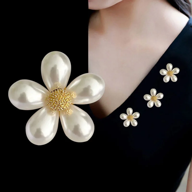 Elegant little fragrance pearl flower brooch collar pin female anti - slip light pin sweater button coat corsage accessories
Elegant little fragrance pearl flower brooch collar pin female anti - slip light pin sweater button coat corsage accessories