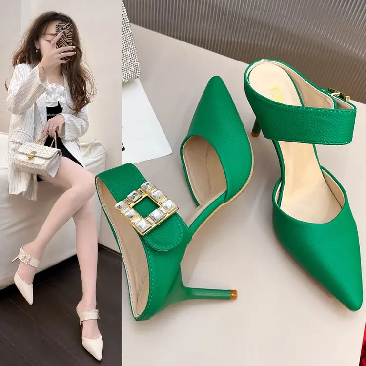 Size 34-39 Rhinestone Fashion Sexy Genuine Leather Summer Women Slippers Ladies Girls Expose The Heel Flip Flops Sandalias
Size 34-39 Rhinestone Fashion Sexy Genuine Leather Summer Women Slippers Ladies Girls Expose The Heel Flip Flops Sandalias
