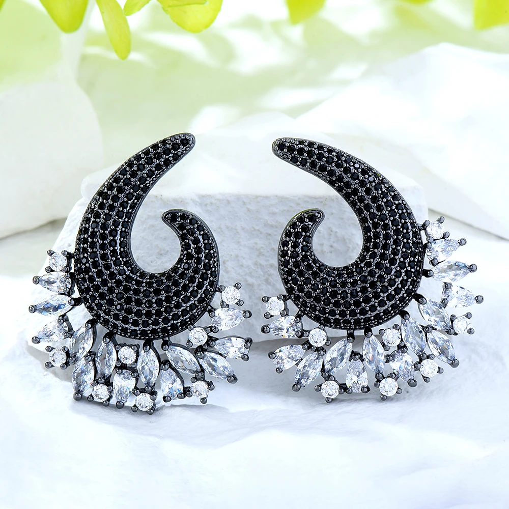 Soramoore Dubai American Unique Big Stud Earrings for Women Bridal Wedding Engagement Important Occasion Jewelry High Quality
Soramoore Dubai American Unique Big Stud Earrings for Women Bridal Wedding Engagement Important Occasion Jewelry High Quality