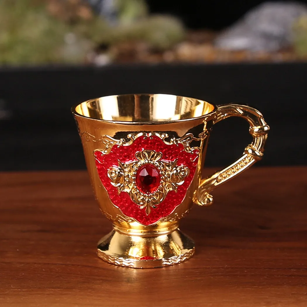 1pc Retro 30ml Aluminum Alloy Metal Wine Glass Gold Handle Stylish Cup Shape Goblet Legs Wine Glass Bar Home Party Dinnerware
1pc Retro 30ml Aluminum Alloy Metal Wine Glass Gold Handle Stylish Cup Shape Goblet Legs Wine Glass Bar Home Party Dinnerware