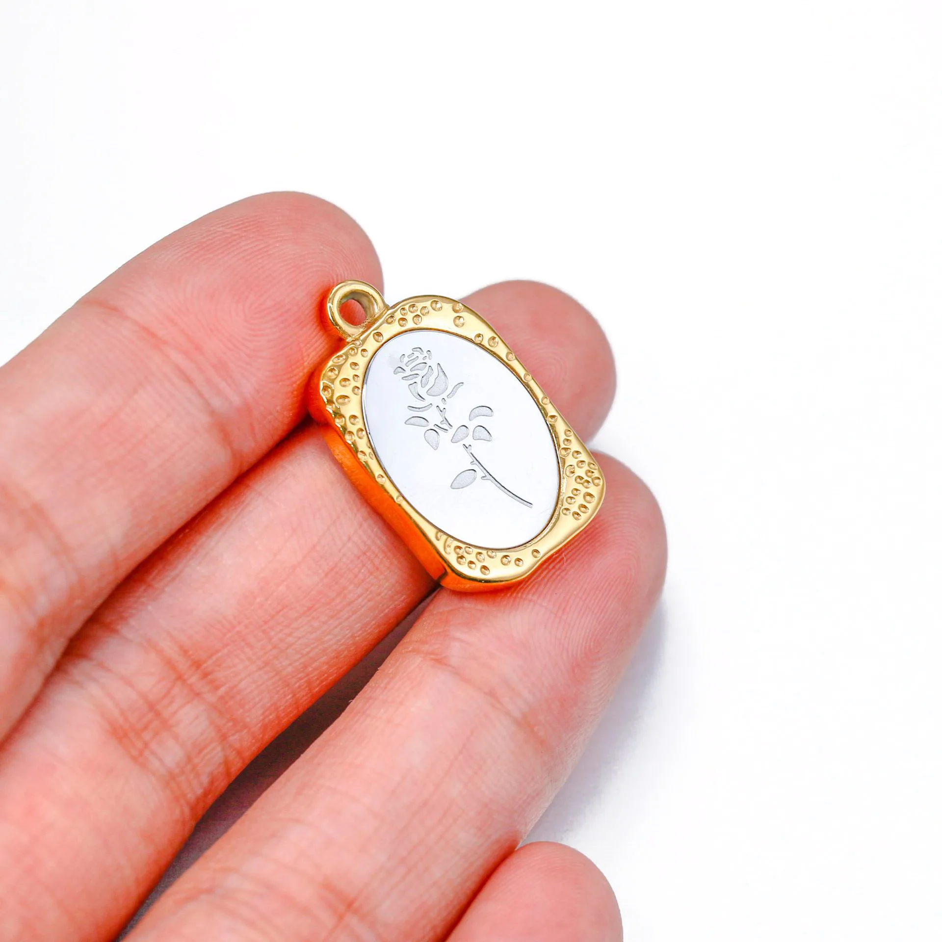3pcs/Lot Irregular Elegant Rose Branch Charms With Frame DIY Stainless Steel Charm for Jewelry Making Supplies Necklace Pendant
3pcs/Lot Irregular Elegant Rose Branch Charms With Frame DIY Stainless Steel Charm for Jewelry Making Supplies Necklace Pendant