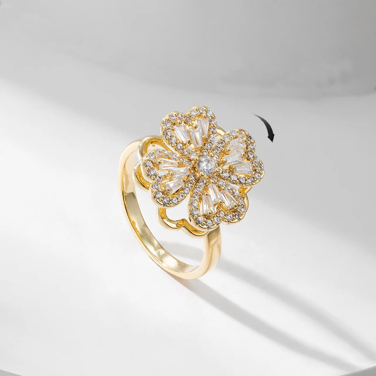 Four leaf clover revolving stainless steel ring women copper micro inlaid zircon fashion women ring index finger ring
Four leaf clover revolving stainless steel ring women copper micro inlaid zircon fashion women ring index finger ring