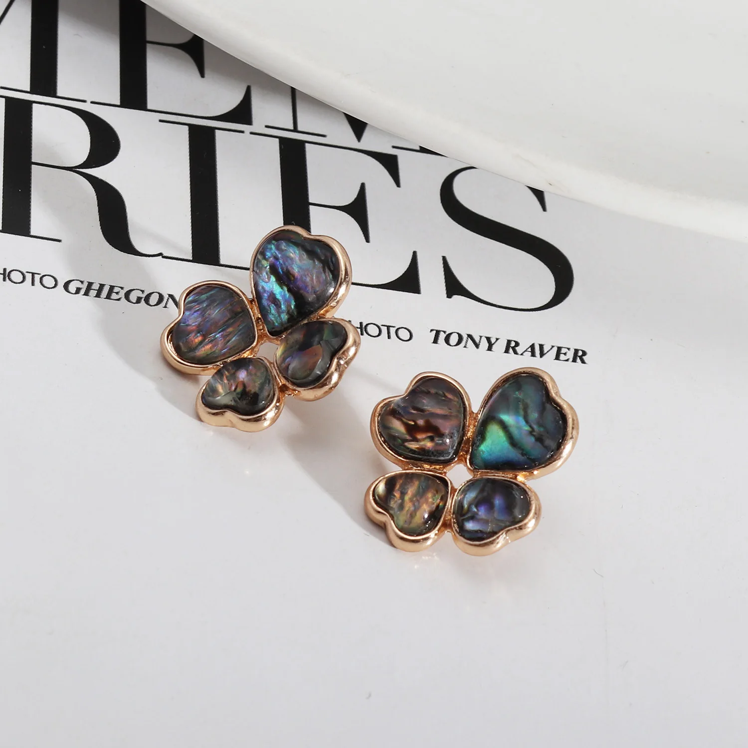 Vintage Abalone Shell Four Leaf Floral Button Studs Earrings for Mom Gift Wholesale Classic Good Luck Studs Earrings
Vintage Abalone Shell Four Leaf Floral Button Studs Earrings for Mom Gift Wholesale Classic Good Luck Studs Earrings