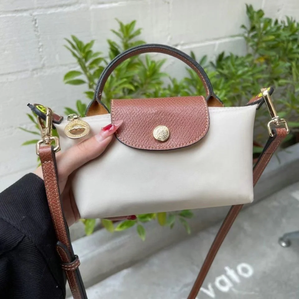 2023 New Mini French Long Bun Mini Handheld Dumpling Bun Fashion Mobile Bag Female carrying makeup bag
2023 New Mini French Long Bun Mini Handheld Dumpling Bun Fashion Mobile Bag Female carrying makeup bag