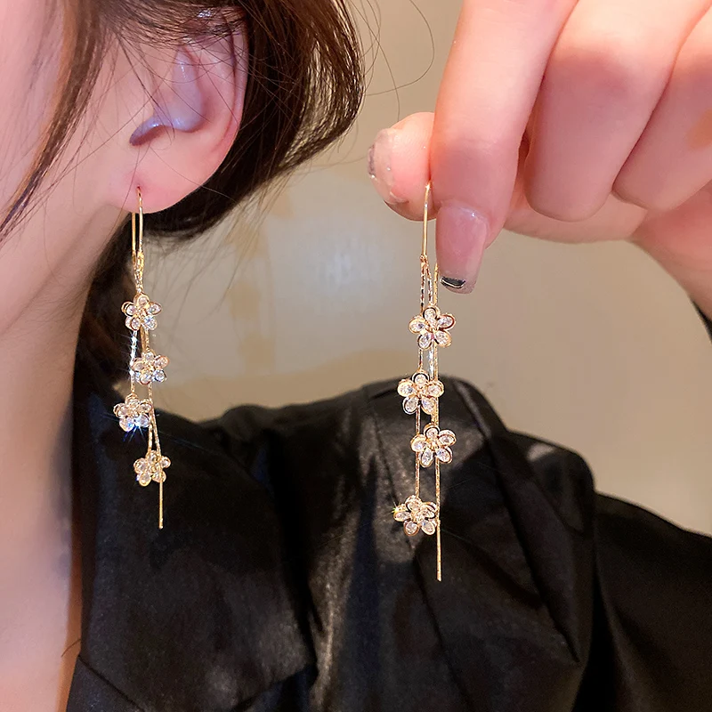 Flower Cubic Zirconia Tassel Dangle Earrings for Women With Silver Needle Ear Hook Drop Earring 2022 Modern Cute Girls Jewelry
Flower Cubic Zirconia Tassel Dangle Earrings for Women With Silver Needle Ear Hook Drop Earring 2022 Modern Cute Girls Jewelry