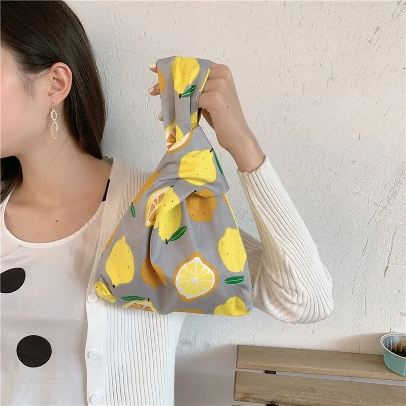 Cute Coin Wrist Mini Canvas Bag Ins Fashion Cartoon Fruit Floral Print Bucket Bags for Girls Casual Tote Bag Women
Cute Coin Wrist Mini Canvas Bag Ins Fashion Cartoon Fruit Floral Print Bucket Bags for Girls Casual Tote Bag Women
