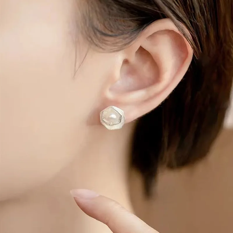 PANJBJ 925 Sterling Silver Pearl Double Layer Earring for Women Girl Temperament Texture Jewelry Wedding Gift Dropshipping
PANJBJ 925 Sterling Silver Pearl Double Layer Earring for Women Girl Temperament Texture Jewelry Wedding Gift Dropshipping