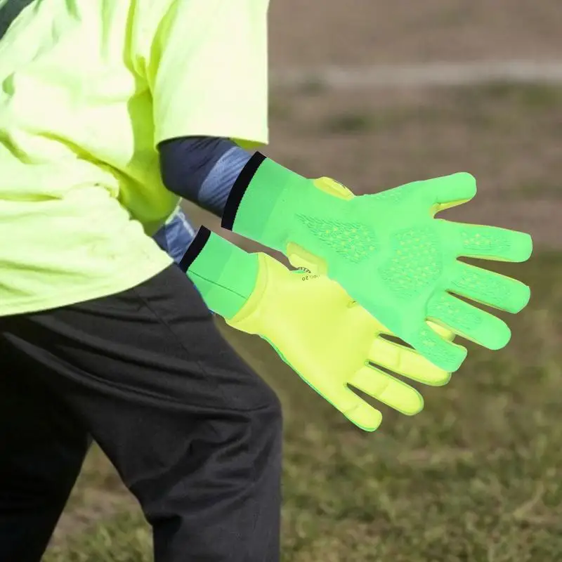 

Anti Slip Sweat Absorbing Soccer Goalkeeper Gloves Thickened Football Player Sports Equipment With Strong Grips Palms