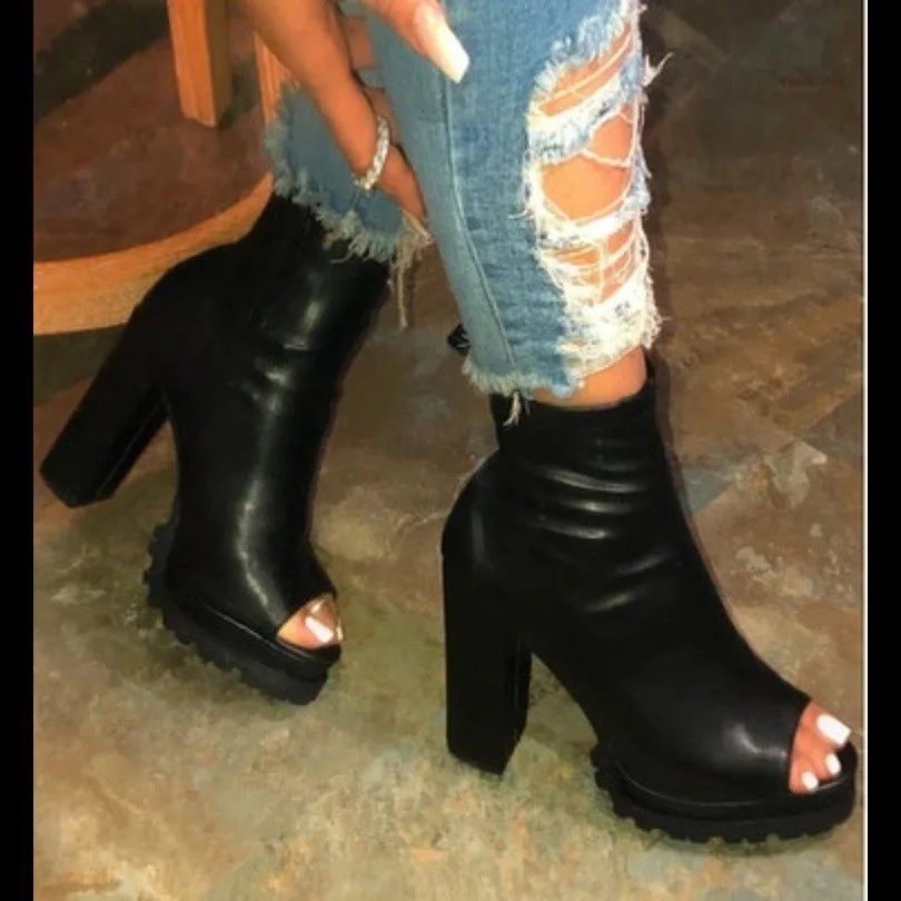 Bright Color Ankle Boots Women Boots 2020 New Animal Pattern Waterproof Platform High-heeled Thick-soled Open Toe Zip Shoes
Bright Color Ankle Boots Women Boots 2020 New Animal Pattern Waterproof Platform High-heeled Thick-soled Open Toe Zip Shoes