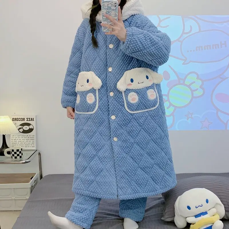 Пижамные комплекты Sanrios Cinnamoroll, милый мультяшный аниме зимний теплый толстый трехслойный стеганый фланелевый Фотофон
Пижамные комплекты Sanrios Cinnamoroll, милый мультяшный аниме зимний теплый толстый трехслойный стеганый фланелевый Фотофон