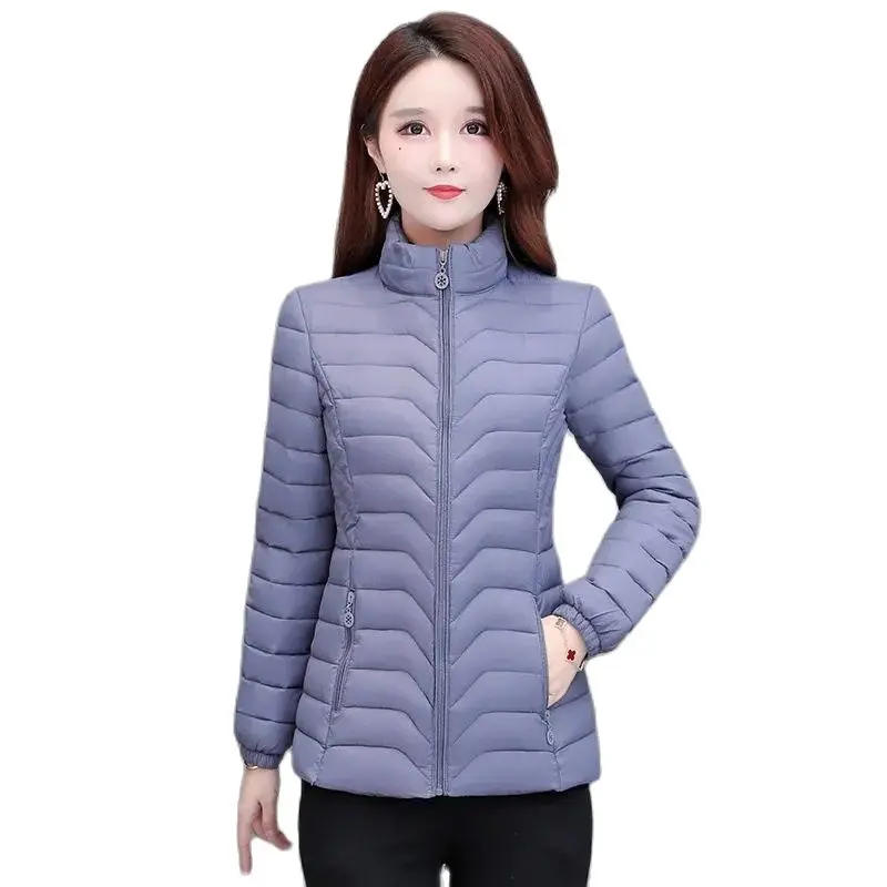 2022 Winter Down Jackets New Women's Parka Thin Padded Puffer Stand Collar Lady Warm Clothing Female Portable Ultralight Outwear
2022 Winter Down Jackets New Women's Parka Thin Padded Puffer Stand Collar Lady Warm Clothing Female Portable Ultralight Outwear
