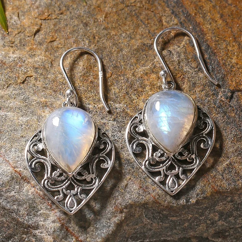 Ethnic Water Droplet Inlaid White Stone Earrings Vintage Silver Color Metal Hand Carving Hollow Pattern Drop Earrings Jewelry
Ethnic Water Droplet Inlaid White Stone Earrings Vintage Silver Color Metal Hand Carving Hollow Pattern Drop Earrings Jewelry