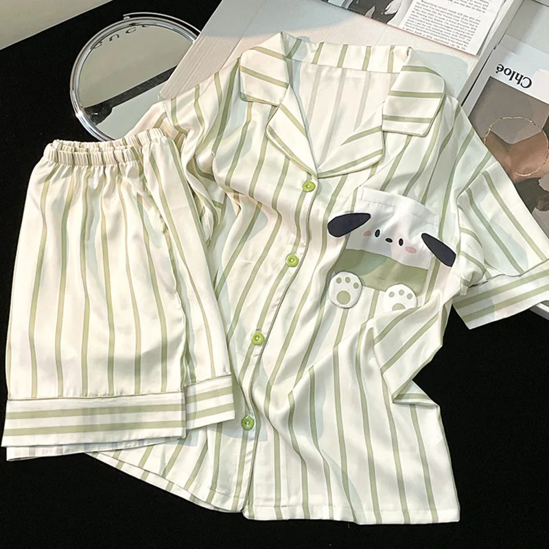 Женские шорты с коротким рукавом и мультяшным принтом
Женские шорты с коротким рукавом и мультяшным принтом