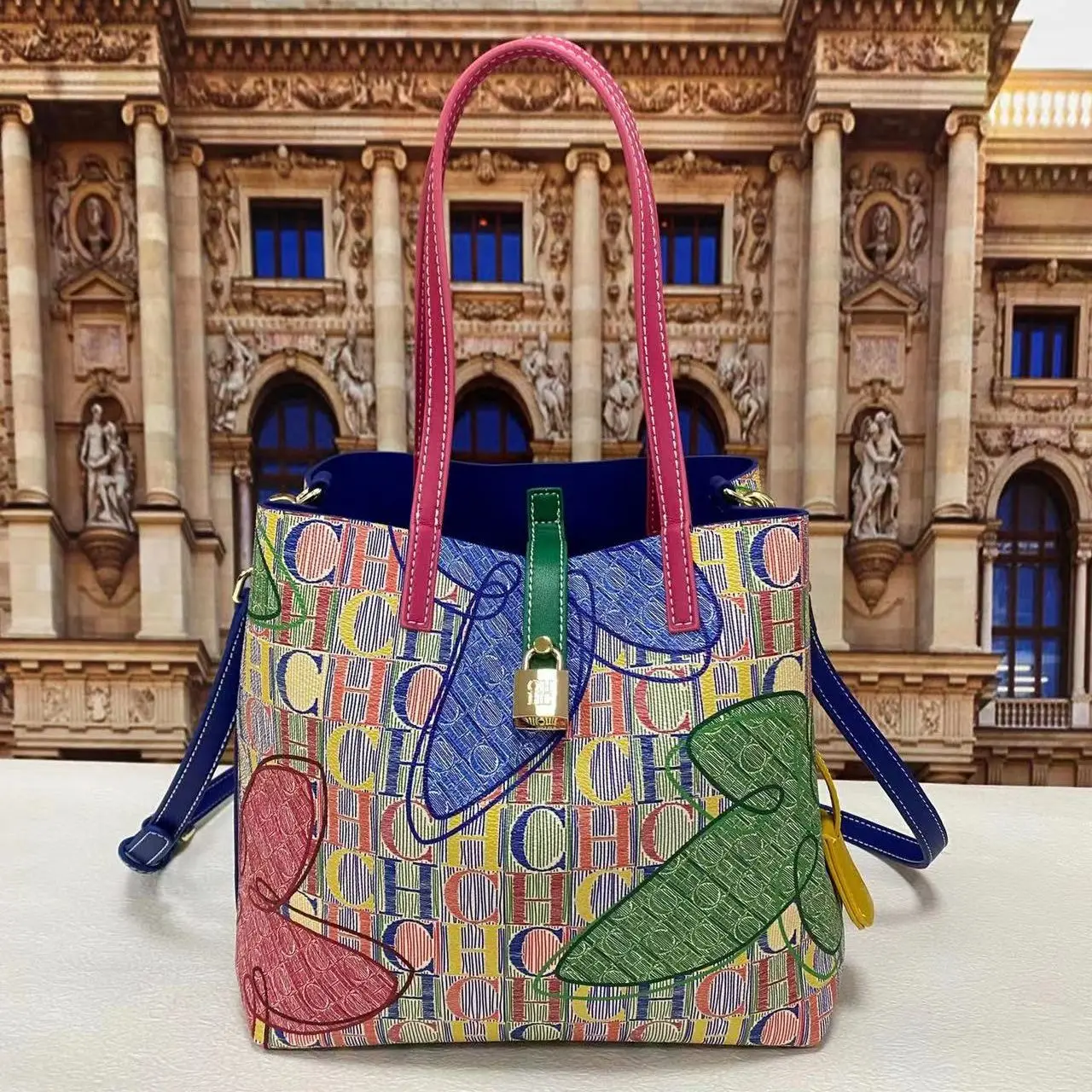 CH CHHC Colorful Women's New Bucket Bag Portable Messenger Gorgeous Pattern Open Small Metal Buckle High-Capacity Real Leather
CH CHHC Colorful Women's New Bucket Bag Portable Messenger Gorgeous Pattern Open Small Metal Buckle High-Capacity Real Leather