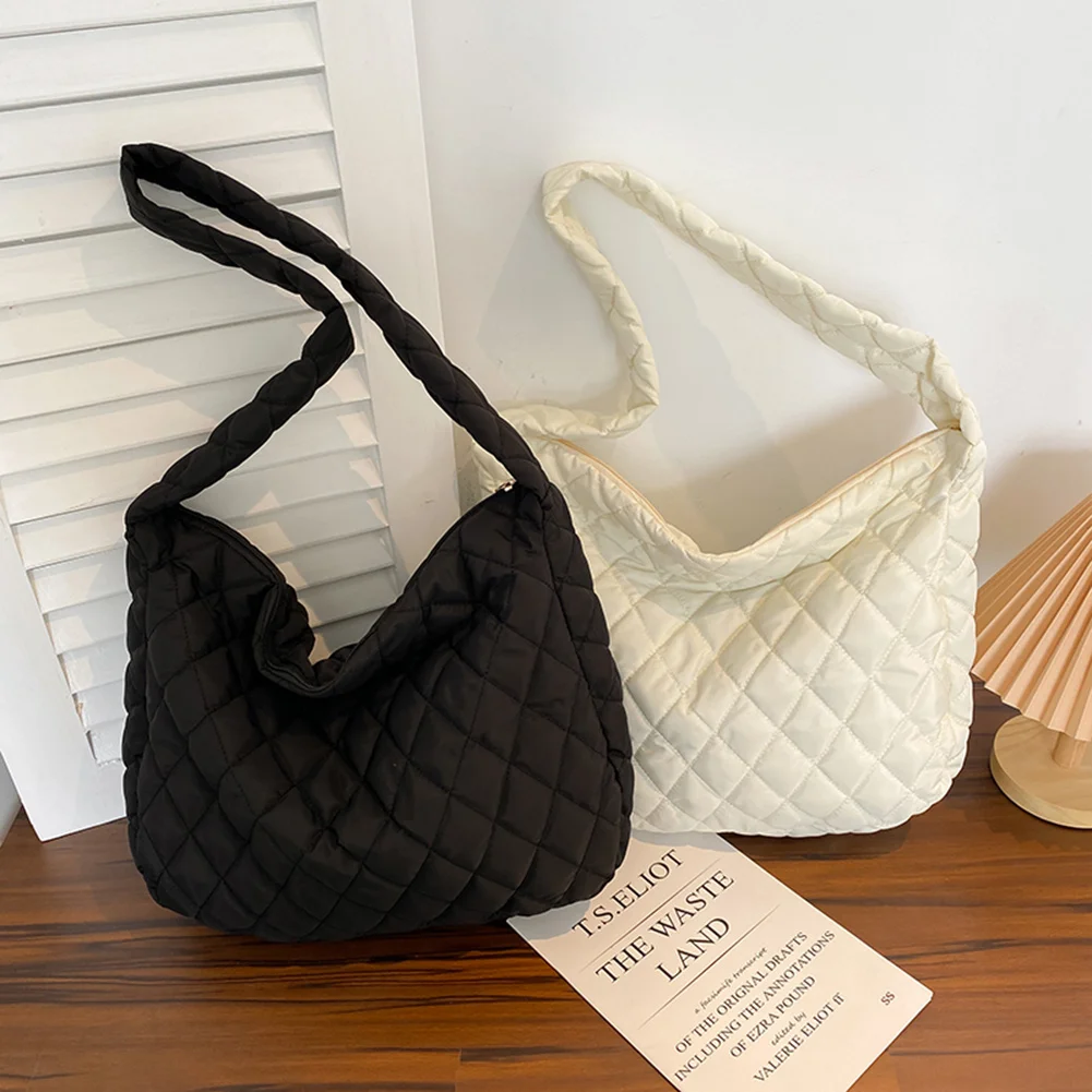Women's Shoulder Bag Folds Rhombus Embroidery Thread Underarm Bag Soft Female Lady Winter Solid Color Cloud Quilted Shoulder Bag
Women's Shoulder Bag Folds Rhombus Embroidery Thread Underarm Bag Soft Female Lady Winter Solid Color Cloud Quilted Shoulder Bag