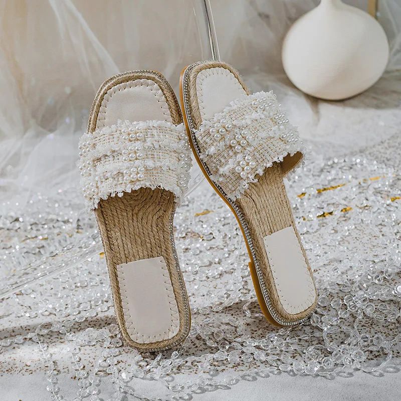 Sandals and slippers women's summer 2022 new outer wear woven straw woven one-word drag flat beach shoes large size 41-43
Sandals and slippers women's summer 2022 new outer wear woven straw woven one-word drag flat beach shoes large size 41-43