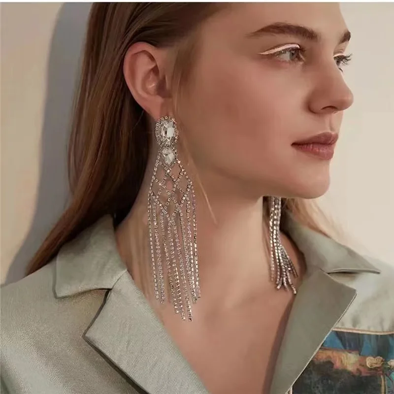 Fashion New Round Crystal Full Rhinestone Gem Long Tassel Pendant Earrings Wedding Party Women's Earrings Statement Earrings
Fashion New Round Crystal Full Rhinestone Gem Long Tassel Pendant Earrings Wedding Party Women's Earrings Statement Earrings