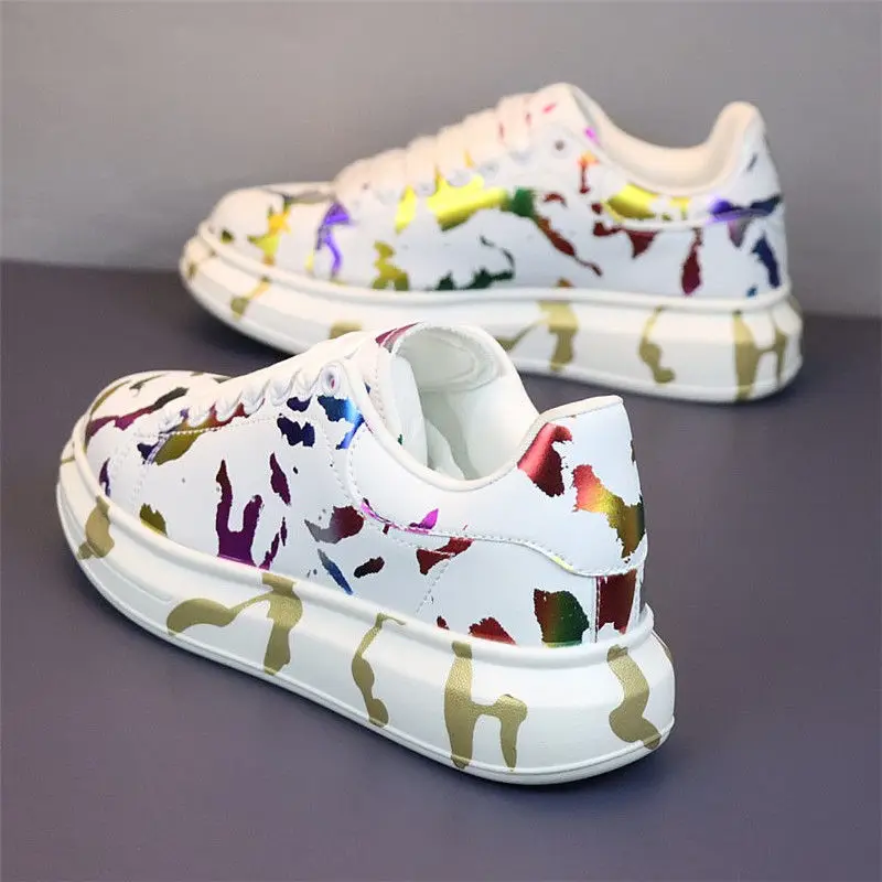 Fashion Graffiti Lace-up Low-Cut Breathable White Shoes All-Match Casual Student Sneakers Young Men's and Women's Elevator Shoes
Fashion Graffiti Lace-up Low-Cut Breathable White Shoes All-Match Casual Student Sneakers Young Men's and Women's Elevator Shoes