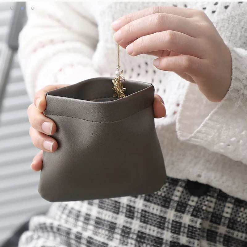 Automatic Close Lipstick Pouch Leather Cable Organizer Bag Sealing Coins Buttons Organizer Bag Jewelry Earphone Storage Pouch
Automatic Close Lipstick Pouch Leather Cable Organizer Bag Sealing Coins Buttons Organizer Bag Jewelry Earphone Storage Pouch