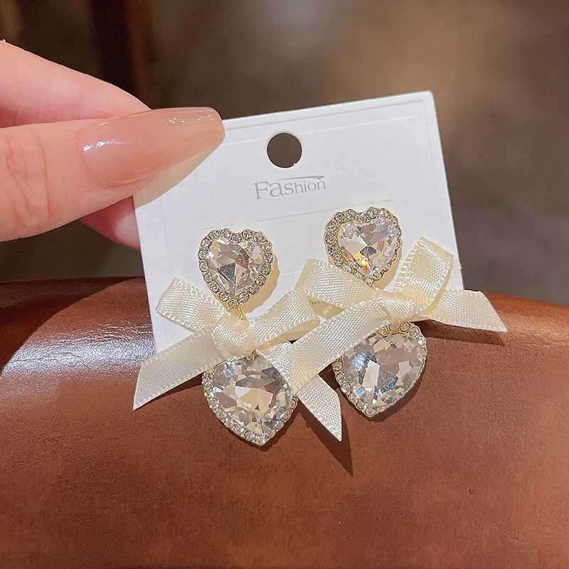 Romantic Wedding Big Heart Crystals Drop Dangles Earring for Women Bridal Wedding Party Shiny CZ Earring
Romantic Wedding Big Heart Crystals Drop Dangles Earring for Women Bridal Wedding Party Shiny CZ Earring