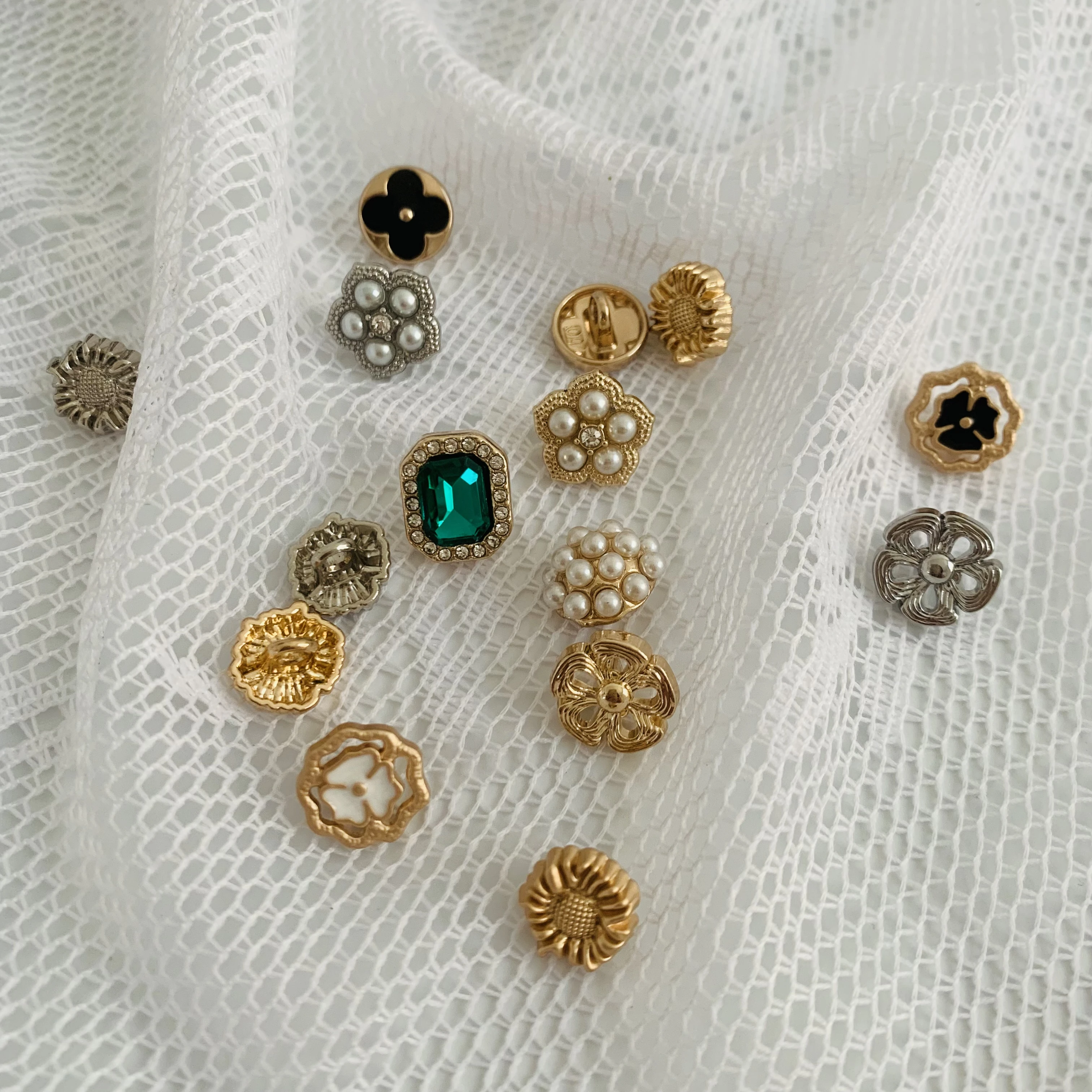 Shirts Blouse Rhinestone Buttons Clothing Designers Diy Apparel Sewing Accessories decorative For Crafts Metal Button 10pcs/lot
Shirts Blouse Rhinestone Buttons Clothing Designers Diy Apparel Sewing Accessories decorative For Crafts Metal Button 10pcs/lot