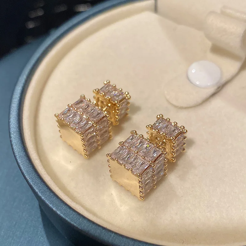 cube square earrings women's luxurious Front and back two strap jewelry gold color for women small mini Cubic Zircon 2022 Trend
cube square earrings women's luxurious Front and back two strap jewelry gold color for women small mini Cubic Zircon 2022 Trend