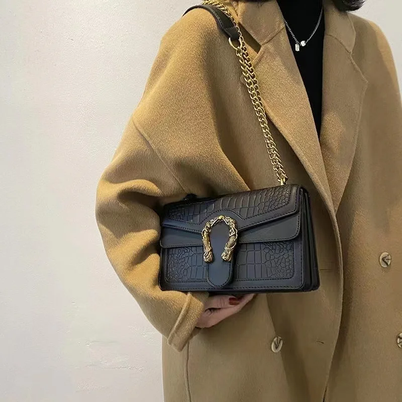 

Женская сумка, новинка 2023, женская сумка через плечо с крокодиловым узором, модная маленькая квадратная сумка через плечо, Корейская французская сумка с цепочкой