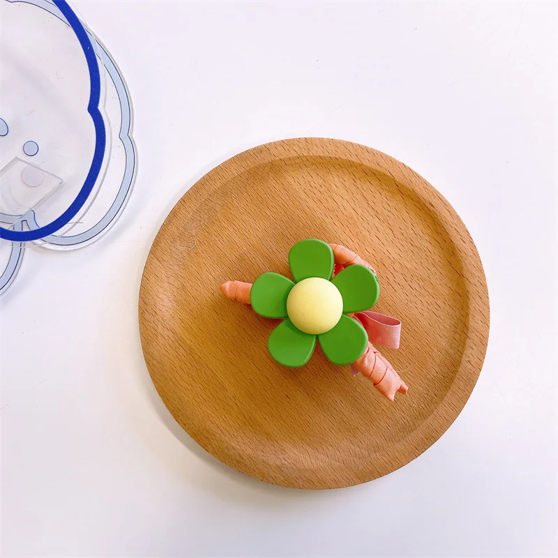 Пружинный яркий милый цветок из смолы новый захватный зажим для родителей и детей ручной бант заколка для конского хвоста для детей модные ...
Пружинный яркий милый цветок из смолы новый захватный зажим для родителей и детей ручной бант заколка для конского хвоста для детей модные ...