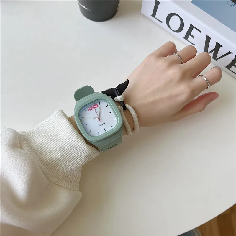 Часы наручные Macaron женские кварцевые с цифровым циферблатом, повседневные Модные с резиновым ремешком, силиконовые
Часы наручные Macaron женские кварцевые с цифровым циферблатом, повседневные Модные с резиновым ремешком, силиконовые