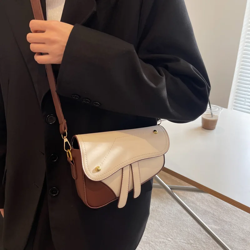 Women's Bag 2022 New Stylish Retro Simple Clink Saddle Bag Shoulder Bag Crossbody Bag
Women's Bag 2022 New Stylish Retro Simple Clink Saddle Bag Shoulder Bag Crossbody Bag