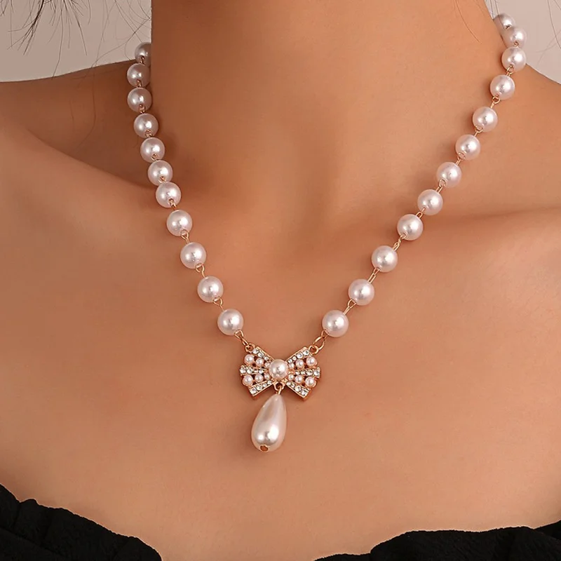 Vintage Elegant Simulated Pearl Necklace Fashion Beaded Butterfly Pendant Choker Necklace Women Girls Party Jewelry
Vintage Elegant Simulated Pearl Necklace Fashion Beaded Butterfly Pendant Choker Necklace Women Girls Party Jewelry