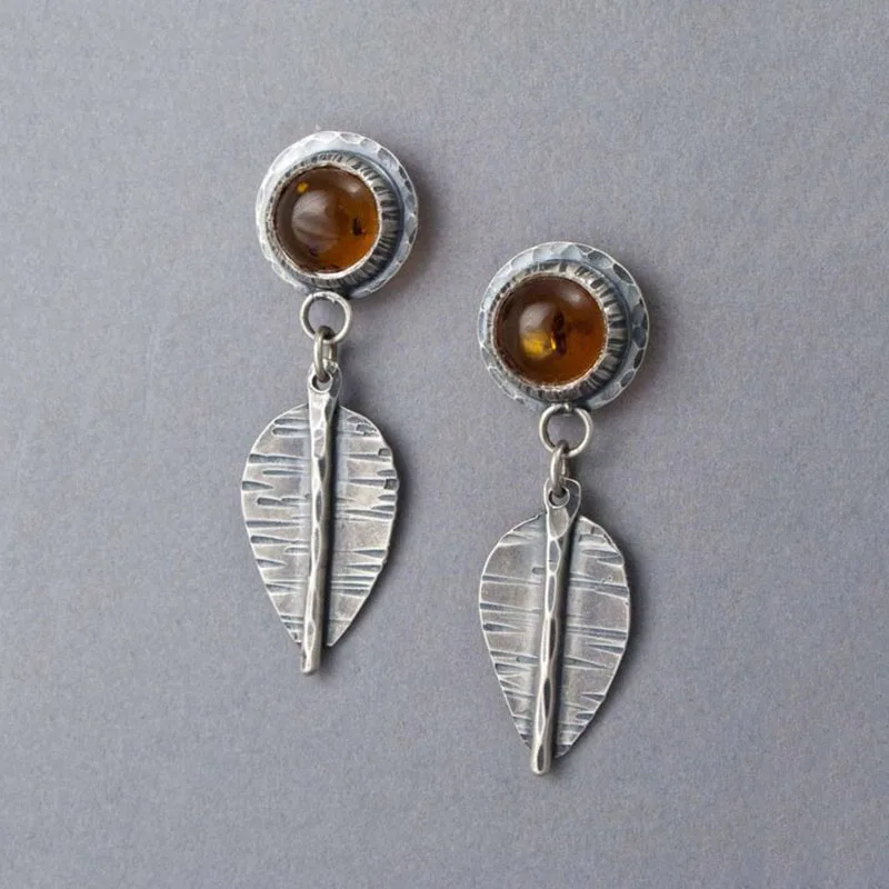 Vintage Ethnic Metal Leaf Drop Earrings Lovely Plant Jewelry Antique Silver Color Orange Beads Stone Pendant Earrings
Vintage Ethnic Metal Leaf Drop Earrings Lovely Plant Jewelry Antique Silver Color Orange Beads Stone Pendant Earrings