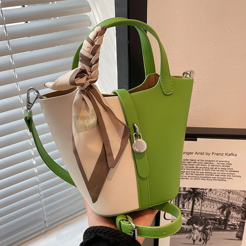 

Текстурированная портативная женская сумка 2022 новая нишевая контрастная цветная сумка-мессенджер на одно плечо ручная сумка-мешок для мам...