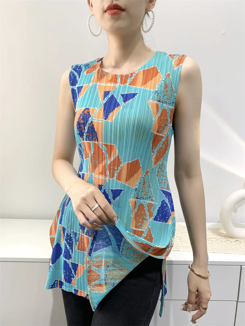 Miyake Style Pleated Top for Women 2023 Summer New Fashion Geometry Pattern Printed Sleeveless Side Slit Mid-Length Vest T-shirt
Miyake Style Pleated Top for Women 2023 Summer New Fashion Geometry Pattern Printed Sleeveless Side Slit Mid-Length Vest T-shirt