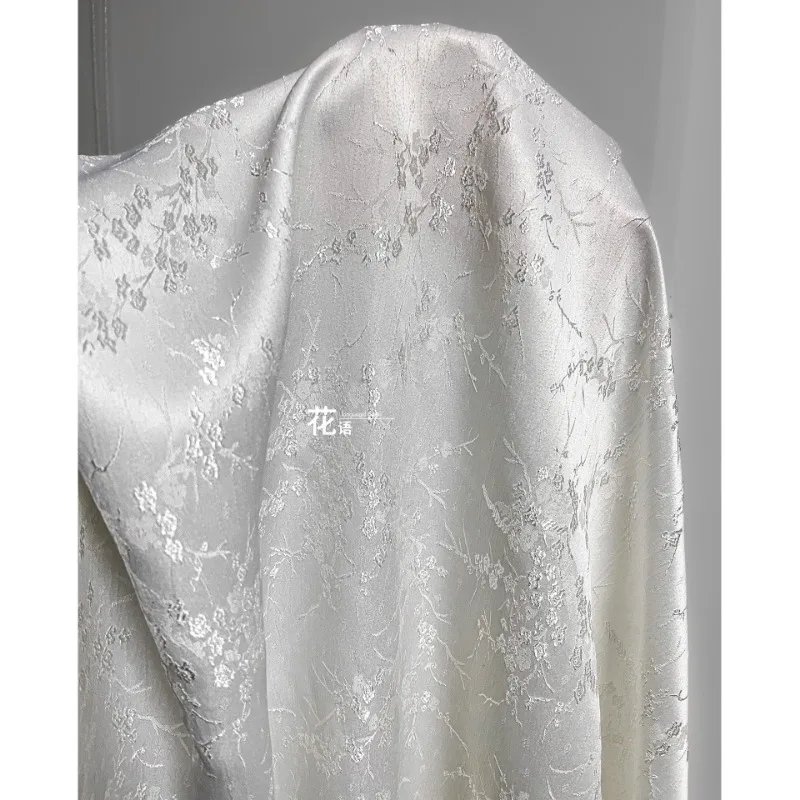 Jacquard Fabric White Plum Blossom Dark Embossed Cheongsam Suit Designer Cloth Diy Apparel Sewing By Meters Pure Rayon Material
Jacquard Fabric White Plum Blossom Dark Embossed Cheongsam Suit Designer Cloth Diy Apparel Sewing By Meters Pure Rayon Material