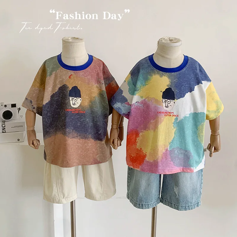 Новинка лета 2023, детская одежда, Детская футболка с принтом в стиле Tie Dye, тонкая футболка с короткими рукавами в красивом чернильном стиле для мальчиков
Новинка лета 2023, детская одежда, Детская футболка с принтом в стиле Tie Dye, тонкая футболка с короткими рукавами в красивом чернильном стиле для мальчиков