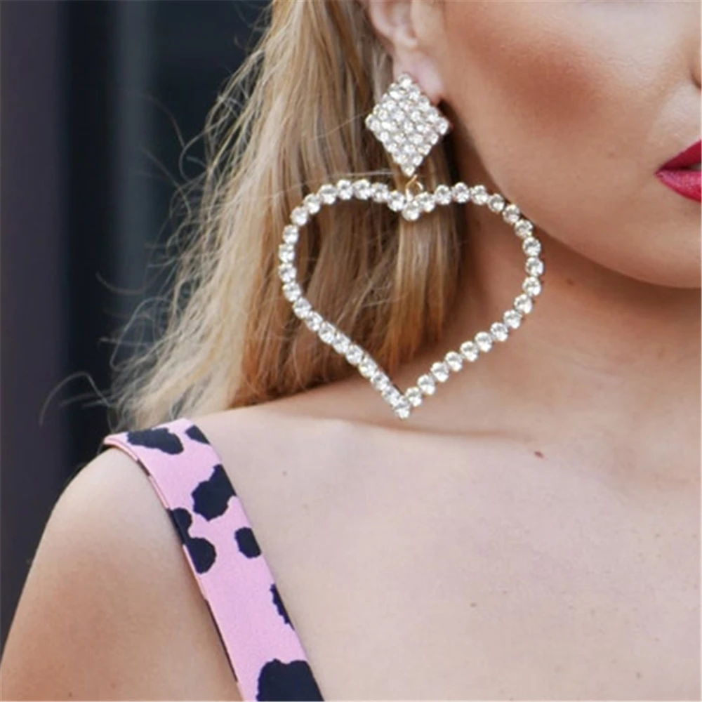 New Pattern Hollow Out Heart-shaped Rhinestone Earrings Women Exaggerated Fashion Luxury Pendant Grace frock Accessories
New Pattern Hollow Out Heart-shaped Rhinestone Earrings Women Exaggerated Fashion Luxury Pendant Grace frock Accessories