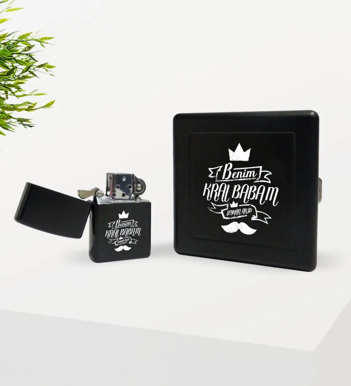 Индивидуальный Черный Металлический Чехол для сигарет My King Dad и бензиновая зажигалка
Индивидуальный Черный Металлический Чехол для сигарет My King Dad и бензиновая зажигалка