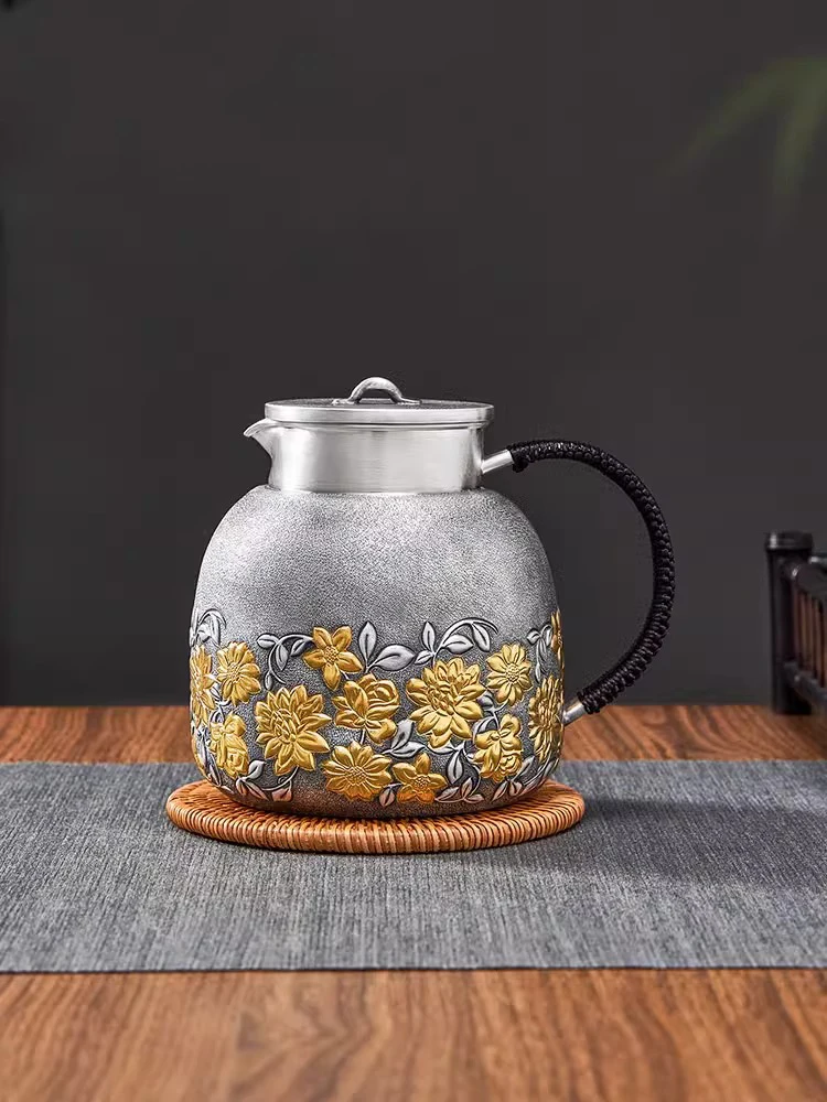 999 Pure Silver Handcraft Teapot 1.6L Handmade Engraved Flowers Teaware Tea Pot Kettle Kitchen Accessories
999 Pure Silver Handcraft Teapot 1.6L Handmade Engraved Flowers Teaware Tea Pot Kettle Kitchen Accessories
