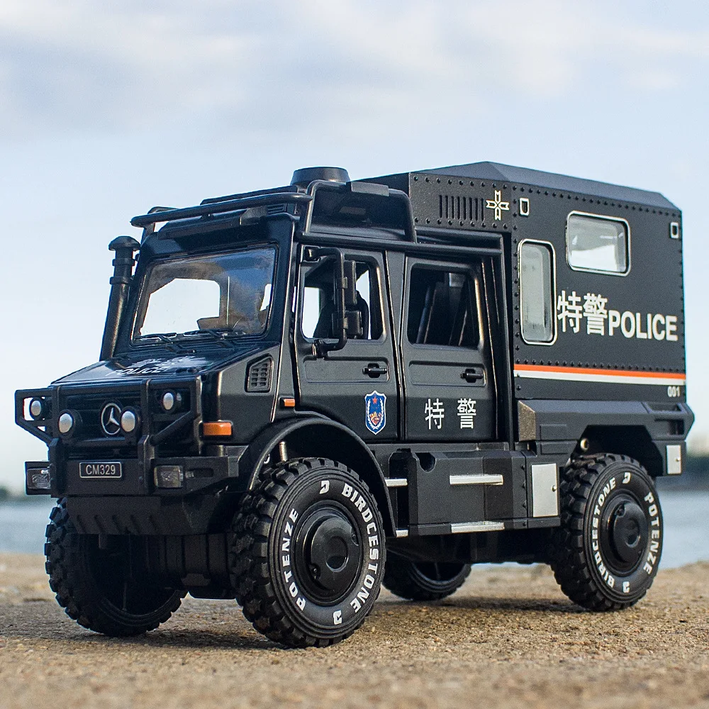 1:28 Benz UNIMOG police car High Simulation Diecast Metal Alloy Model car Pull Back Sound Light Car Children Gift Collection
1:28 Benz UNIMOG police car High Simulation Diecast Metal Alloy Model car Pull Back Sound Light Car Children Gift Collection