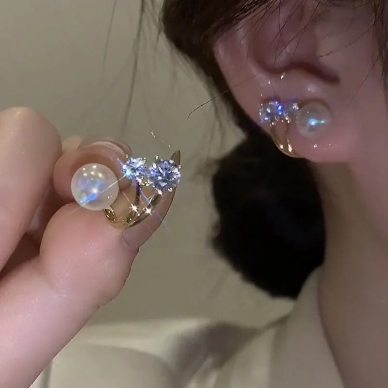 Fashion Light Luxury Earrings for Women Set Zircon Pearl Earrings Flash Diamond Stud Earrings Women Accessories Jewelry Gifts
Fashion Light Luxury Earrings for Women Set Zircon Pearl Earrings Flash Diamond Stud Earrings Women Accessories Jewelry Gifts