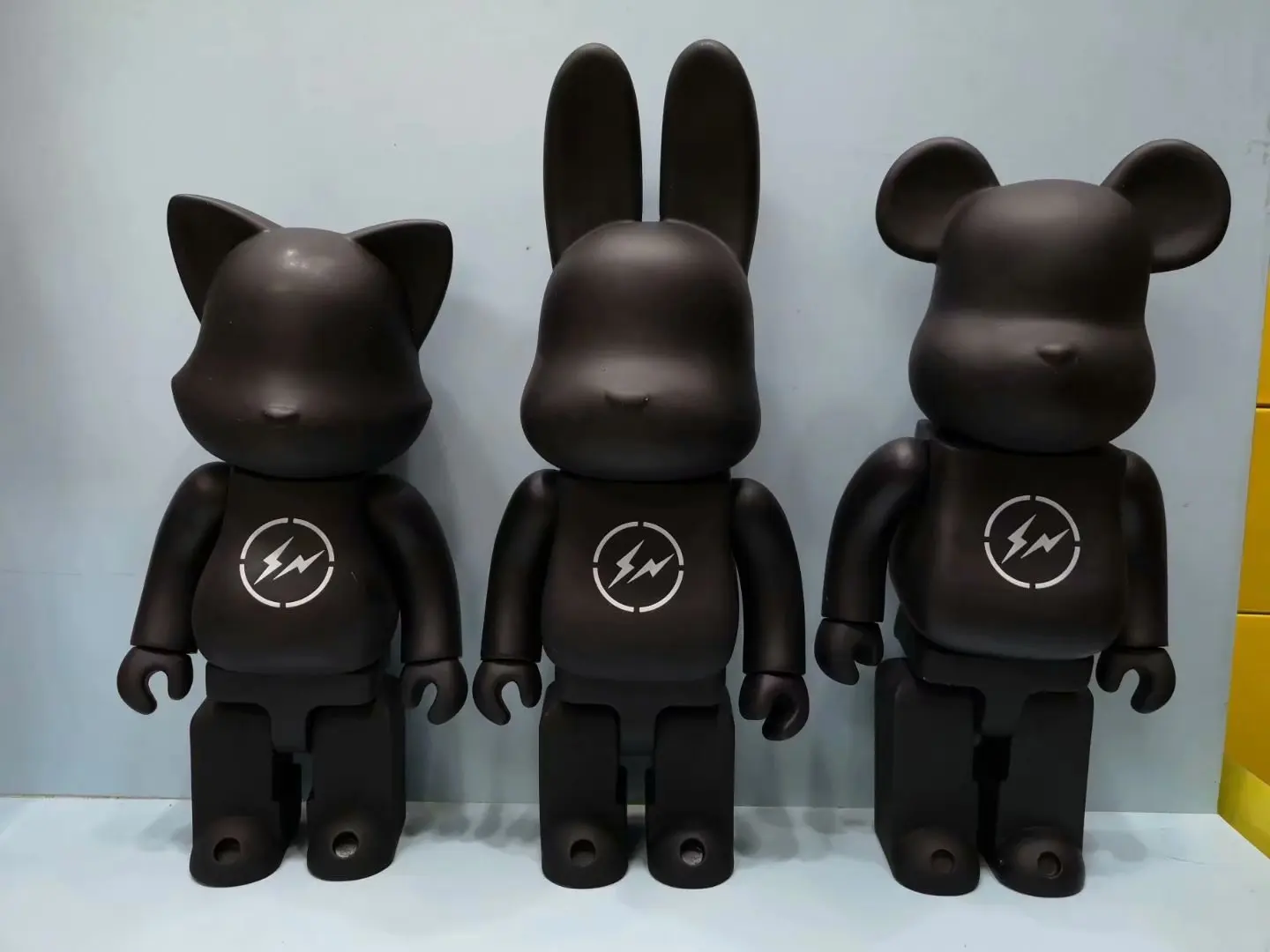 Hot 400% Bearbrick PVC Action Figure Cosplay Flash Light Black Cat Rabbit Bear Collections Bearbricklys 28CM
Hot 400% Bearbrick PVC Action Figure Cosplay Flash Light Black Cat Rabbit Bear Collections Bearbricklys 28CM