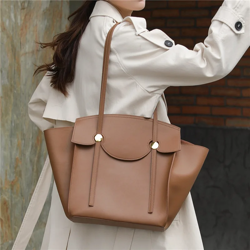 New Leather Women's Bags Fashion All-match Commuter Shoulder Bag Niche Women's Underarm Bag Large Capacity Texture Bag
New Leather Women's Bags Fashion All-match Commuter Shoulder Bag Niche Women's Underarm Bag Large Capacity Texture Bag