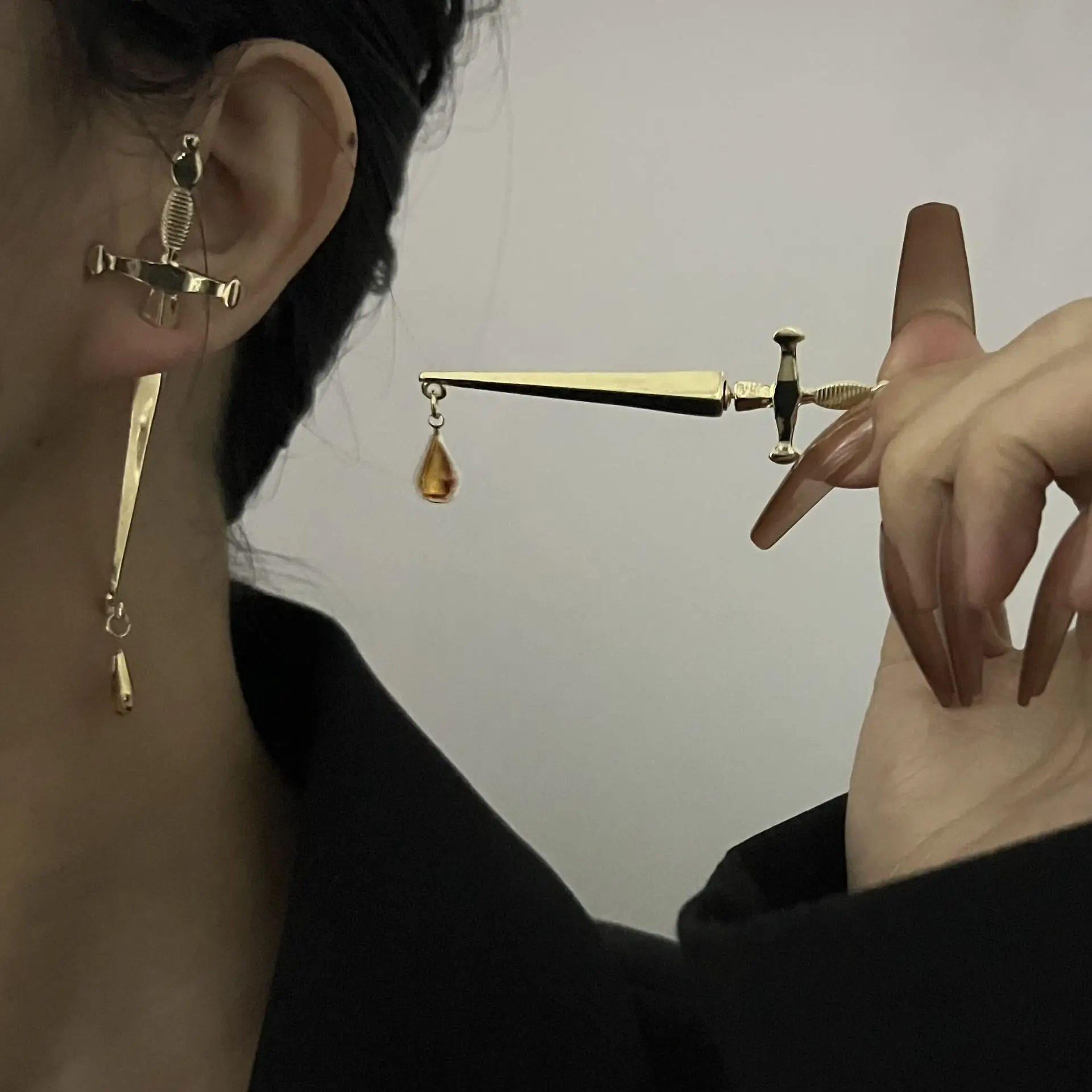 Vintage Punk Personality Long Sword Earrings Unisex Hip-hop Punk Earrings Earrings Banquet Jewelry Accessories Gift
Vintage Punk Personality Long Sword Earrings Unisex Hip-hop Punk Earrings Earrings Banquet Jewelry Accessories Gift