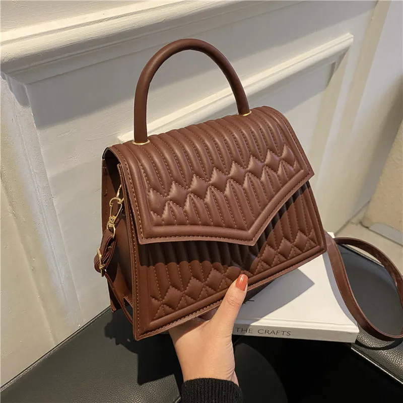 2022 Autumn and Winter New Fashion Rhombus Embroidery Small Square Bag Portable Messenger Women's Bag Casual Simple Shoulder Bag
2022 Autumn and Winter New Fashion Rhombus Embroidery Small Square Bag Portable Messenger Women's Bag Casual Simple Shoulder Bag