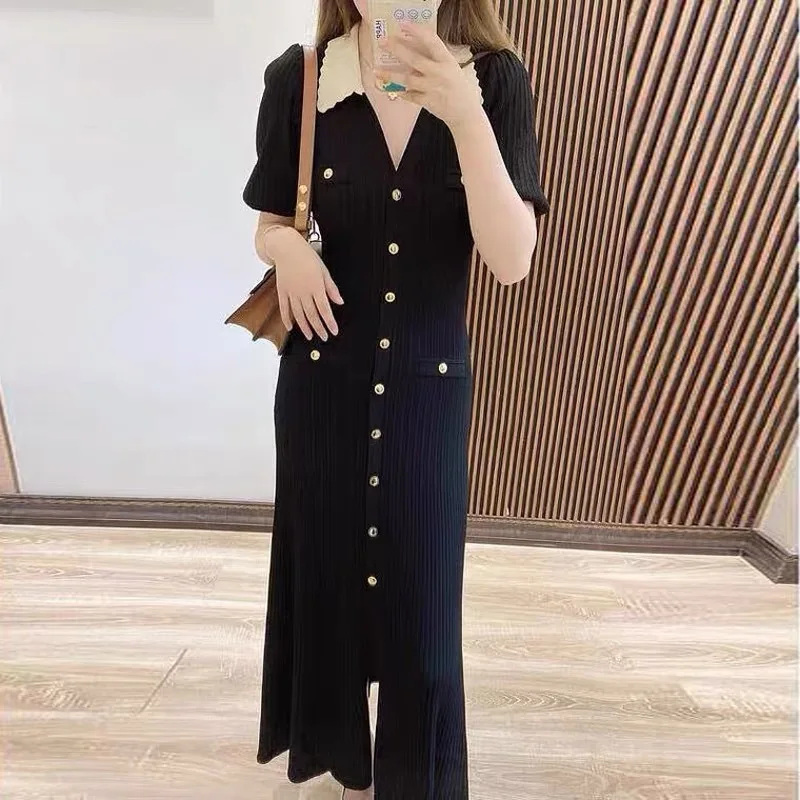 Winter 2021 women's new dress knitted V-neck long-sleeved French brand patchwork slim and elegant casual button dress women
Winter 2021 women's new dress knitted V-neck long-sleeved French brand patchwork slim and elegant casual button dress women