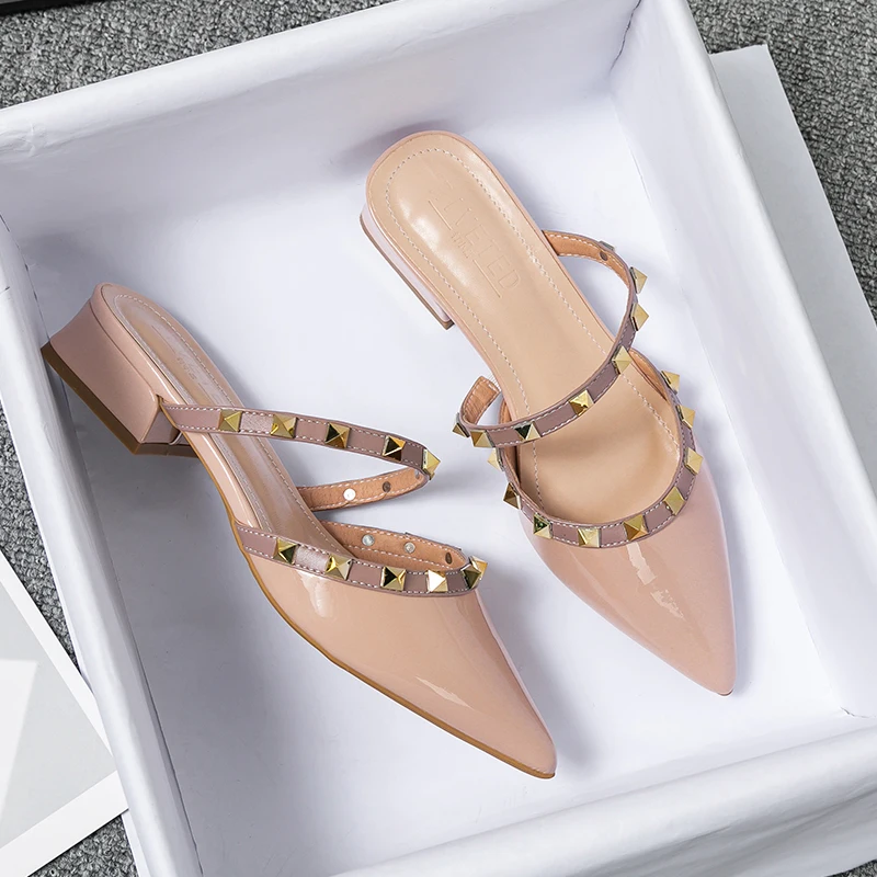 2023 Summer High-heeled Slippers for Women Fashion Brand Designed Red Casual Sandals with Pointed Rivets Large Size 41-43
2023 Summer High-heeled Slippers for Women Fashion Brand Designed Red Casual Sandals with Pointed Rivets Large Size 41-43