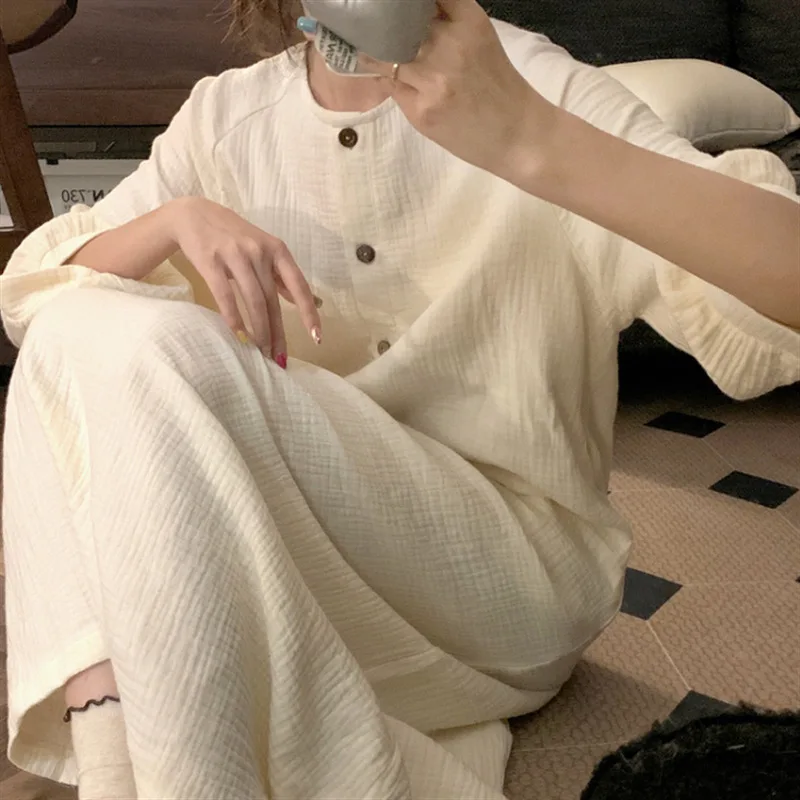 Texture wood buckle, simple and elegant cotton yarn, home wear, long sleeved pajamas, pajamas, women's simple and casual
Texture wood buckle, simple and elegant cotton yarn, home wear, long sleeved pajamas, pajamas, women's simple and casual