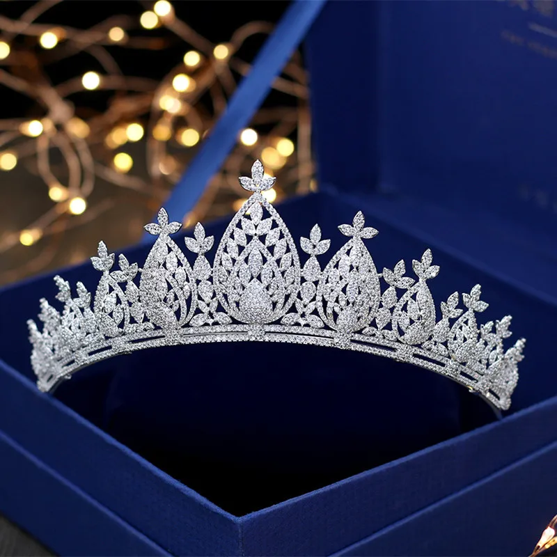 Свадебная тиара MYFEIVO в стиле барокко для невесты, полный циркон, аксессуары для волос HQ1913
Свадебная тиара MYFEIVO в стиле барокко для невесты, полный циркон, аксессуары для волос HQ1913